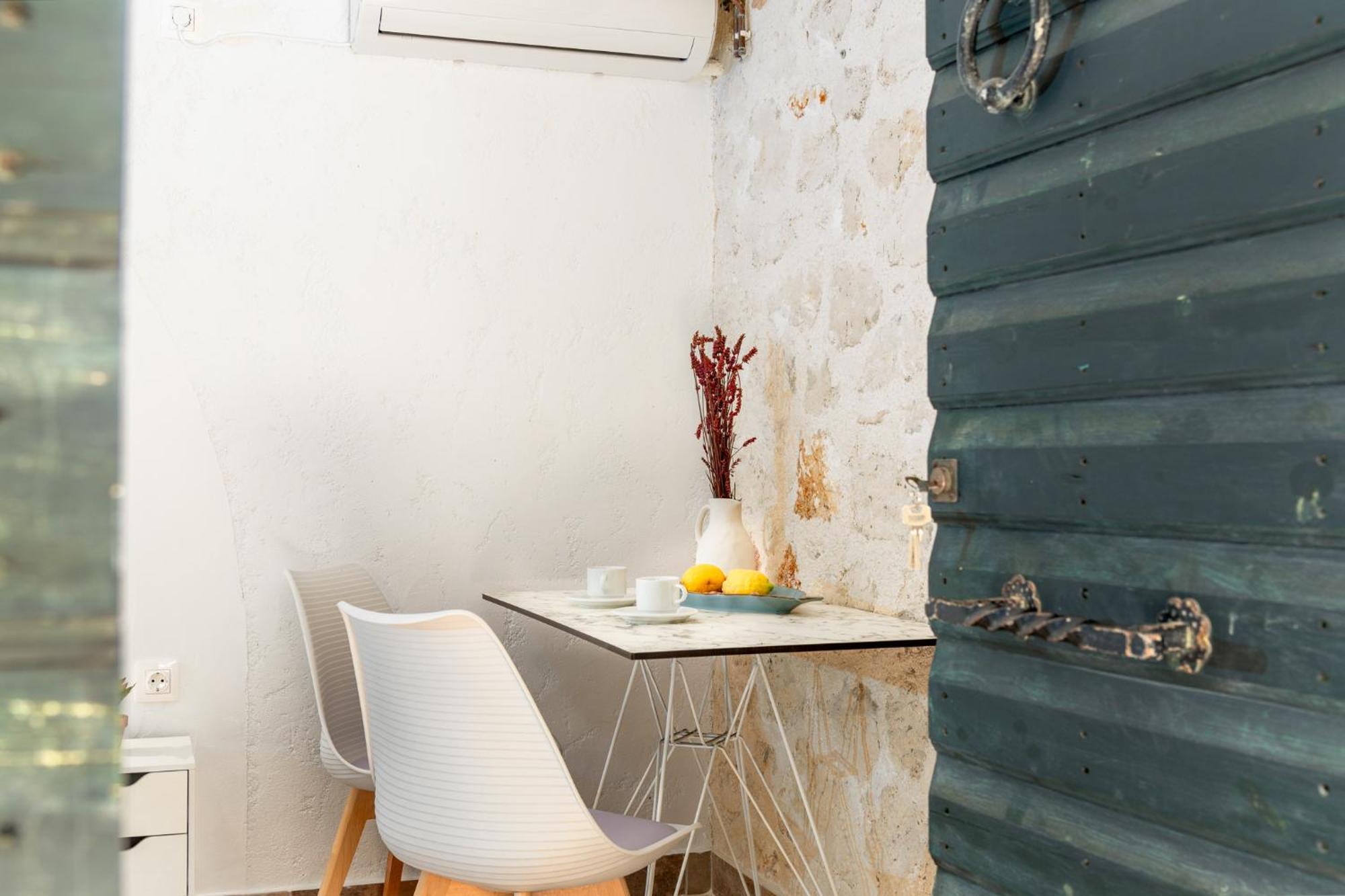 Orama Stone Apartments - Authentic Hospitality In A Historical Location, By Zantewize 客房 照片